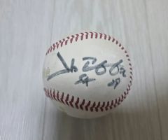 1980年度 セントラルリーグ優勝記念 直筆サインボール - メルカリ 1980年度 セントラルリーグ優勝記念 直筆サインボール - メルカリ