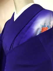 未使用 夏物 縦絽の色無地（薄青紫無地に芝草文）裄65 一つ紋入 正絹美