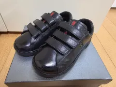 プラダ キッズ バックル スニーカー ブラック (160)のサムネイル