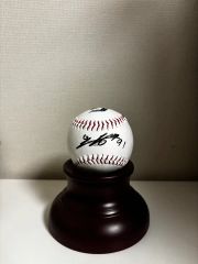 ヤクルトスワローズ オスナ 直筆サインボール 神宮球場投げ入れ - メルカリ