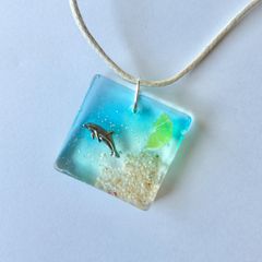 イルカ天然石レジンネックレス ターコイズレジンネックレス イルカ