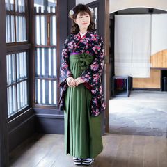 かりな様【新品】二尺袖 袴用着物①花柄 赤系 色音 小振袖＋黒×赤の袴