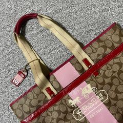 COACH コーチ トートバッグ PVC レザー ピンク シグネチャー A4 - メルカリ