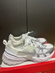 NIKE V2K RUN メタリック シルバー 白 265