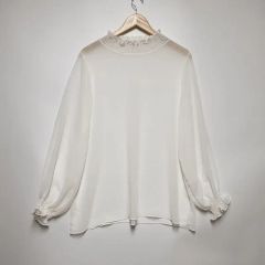 DKNY シアー素材 ストレッチ性のありノースリーブトップス クリーム色 
