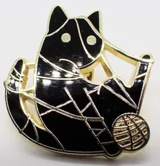 猫　ねこ　ネコ　毛糸　絡まり　ピンブローチ　ピンズ　PINS　バッジ　バッヂ　アメリカン雑貨