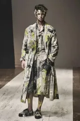 YOHJI YAMAMOTO ヨウジヤマモト プールオム ペイント ニュースペーパー シャーリング ハーフ パンツのサムネイル