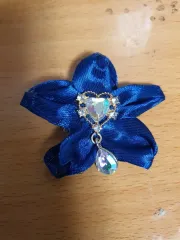 青い花 ヘアクリップ (手作業)