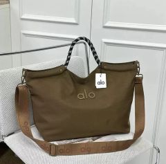 Alo Yoga アローヨガ 2WAYバッグ ロゴ ショルダーバッグ - メルカリ