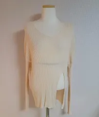 ベージュ スリットニット