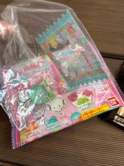 新品未開封】サンリオ トレーディングカード 懐かしいのデザイン