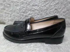 230 GUESS 靴 ペニーローファー エナメル 中古のサムネイル