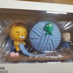 Kakao Friends Ryan フィギュア スタンド テープカッター - メルカリ