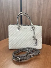 【美品】GUESS ゲス 2way ハンドバッグ キルティング パイソン柄 白のサムネイル