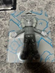 KAWS HOLIDAY JAPAN フィギュア 未開封 グレー - メルカリ