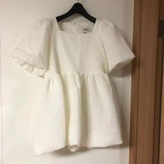 fiolily スパークリングペプラムスリーブレストップス キラキラ