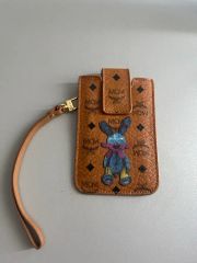 希少】 MCM パスポートケース 赤 - メルカリ