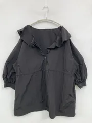 one after another NICE CLAUP ワンアフターアナザーナイスクラップ ブルゾン F ブラック ナイロン 無地 フリル ミドル丈 フードなし ボタン留めのサムネイル