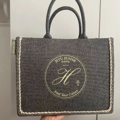 FENDIショルダーバッグ 黒革のロゴプレート入り ロ―マ(本店で購入 