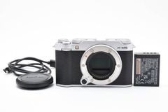 ☆新品級☆《ショット数2,705回》フジフイルム FUJIFILM X-M5 ボディ