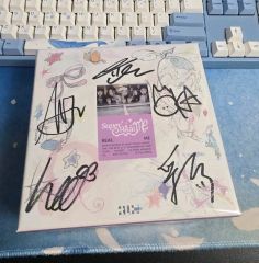 ILLIT 直筆サイン入り super real me アルバム - メルカリ