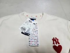 MLB ニューヨーク・ヤンキース ベージュ スウェット 未使用品 ポール 1047のサムネイル