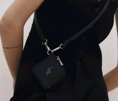 LOHEN ショルダーバッグ マルチケース ブラック - メルカリ