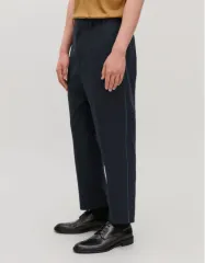 COS コス トップステッチ クロップド パンツ ミッドナイト ネイビーのサムネイル