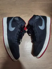 ジョーダン1 ミッド BLACK COOL GREY GYM RED (285)