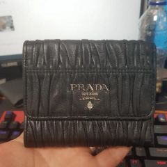 美品✨️プラダ 三つ折り財布 ナッパレザー シルバーロゴ金具 ブラック