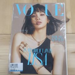 Vogue Spain May 2023 Emily Ratajkowski - メルカリ