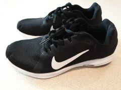 230 NIKE ダウンシフター 黒白