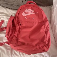 NIKE AIR ピンクバックパック ぬいぐるみ付き - メルカリ