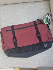 新品 / eastpak クロスバック メッセンジャーバッグ レッドのサムネイル