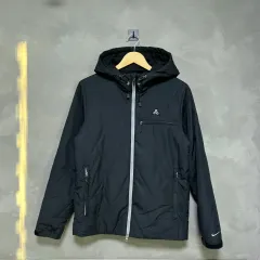 ナイキ ACG 軽量ダウンジャケット