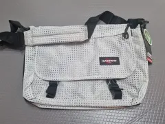 新品/ eastpak クロスバック メッセンジャーバッグ ドット