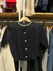 極美品✨トゥービーシック TO BE CHIC ビジュ付ノーカラージャケット
