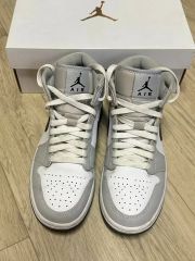 NikeAirJordan1Mid