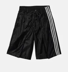 新品 Y-3 YOHJI YAMAMOTO ヨウジヤマモト グロシー トリプル ショーツ ブラック ir6257のサムネイル