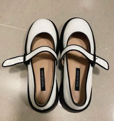 AKIKOAOKI PETIT PATENT WH×WH ローファー - メルカリ