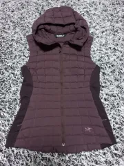 ARC'TERYX アークテリクス 軽量ハングルタグ ダウンベスト 正規品 レディースSサイズ55 傷なし 良しのサムネイル