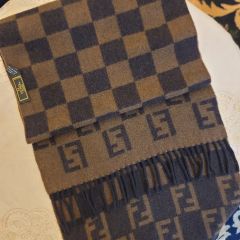 小型わんちゃん様専用 FENDI ブラウン ズッカ柄マフラー - メルカリ
