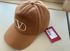 新品 ヴァレンティノ キャップ ベージュ