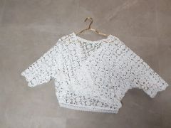 Siroの今年デザイン新品未使用品！ 花柄レース 半袖トップス ホワイト 