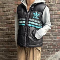 アディダス adidas ダウンベスト ブラック×ブルー トレフォイルロゴ 
