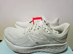 タグ付き新品 New Balance スニーカー グレー 245_正規品のサムネイル