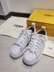 FENDI ロゴストラップ スニーカー ホワイト - メルカリ