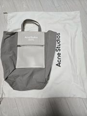 Acne Studios 犬プリント トートバッグ - メルカリ