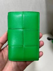 美品✨】ボッテガヴェネタ グリーン パラキート 二つ折り財布 - メルカリ