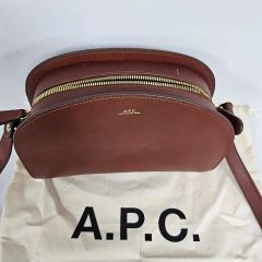 A.P.C. ラフィア レザー ショルダーバッグ 保存袋付き ブラウン - メルカリ